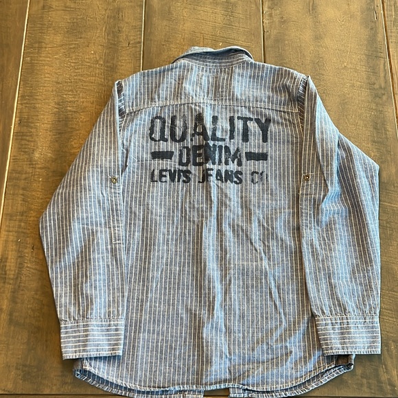 Levi’s Shirt - Picture 4 of 5